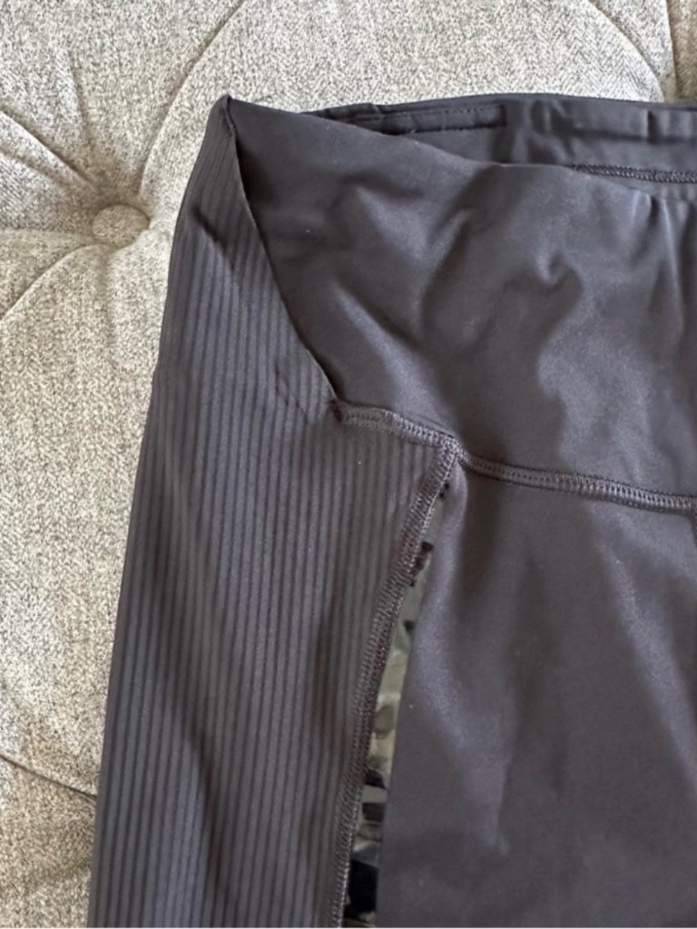 NWOT Lululemon Gloss‎ Trim Run Super High-Rise Tight Black - Picture 4 of 5